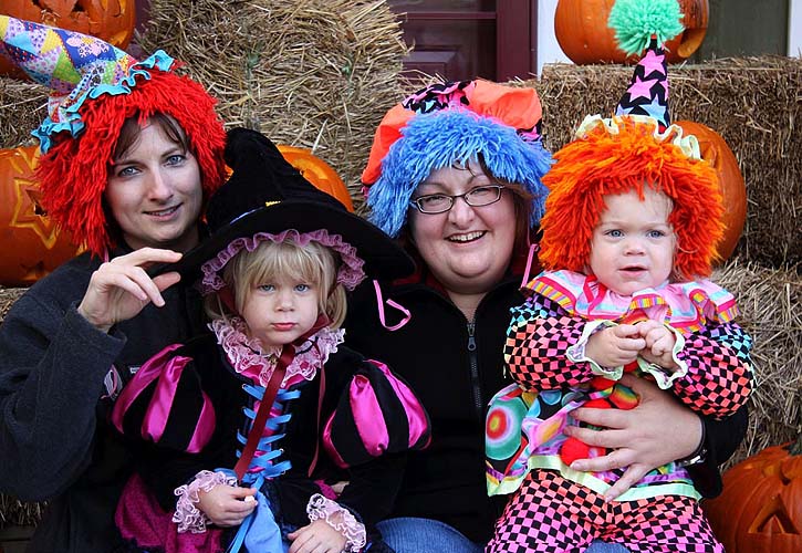 A Little Witch & Three Clowns