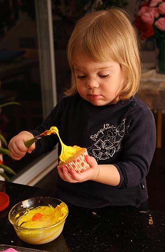 Decorating Cupcakes with Marianne