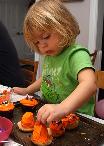 Decorating Cupcakes