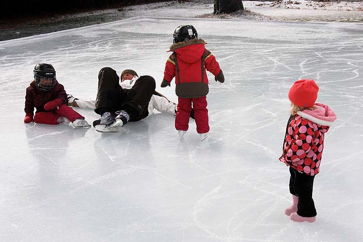 Everyone Out On the Ice