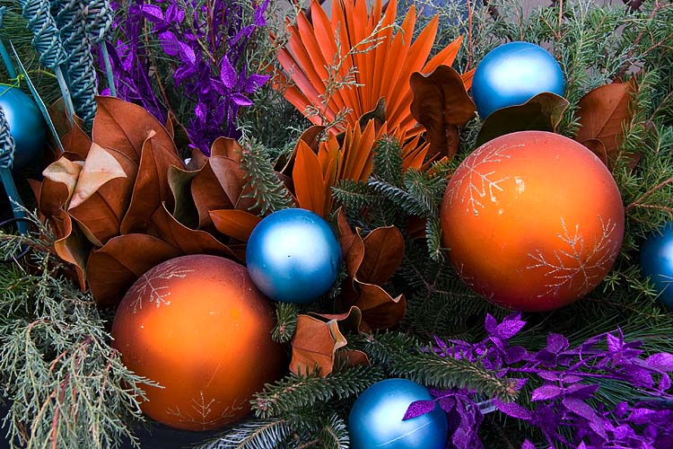 Holiday Decor in Non-Traditional Colours