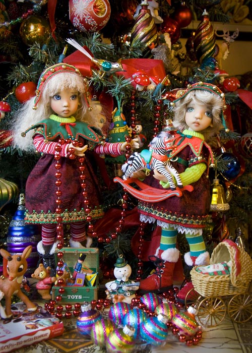 Tillie and Cinnamon Help Decorate the Tree