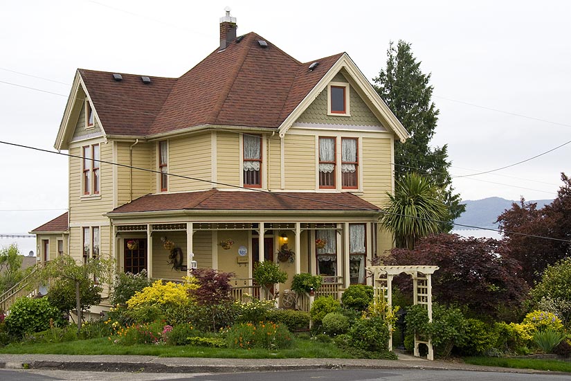 Yellow Victorian, High on the Hill