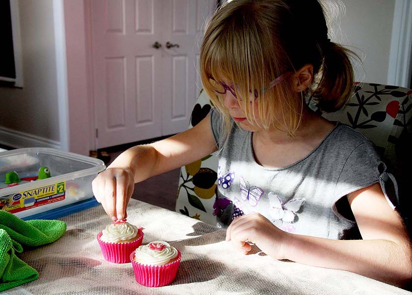 Rachel Adds Icing Flowers to Her's