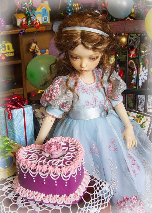 Lonnie and Her Cake