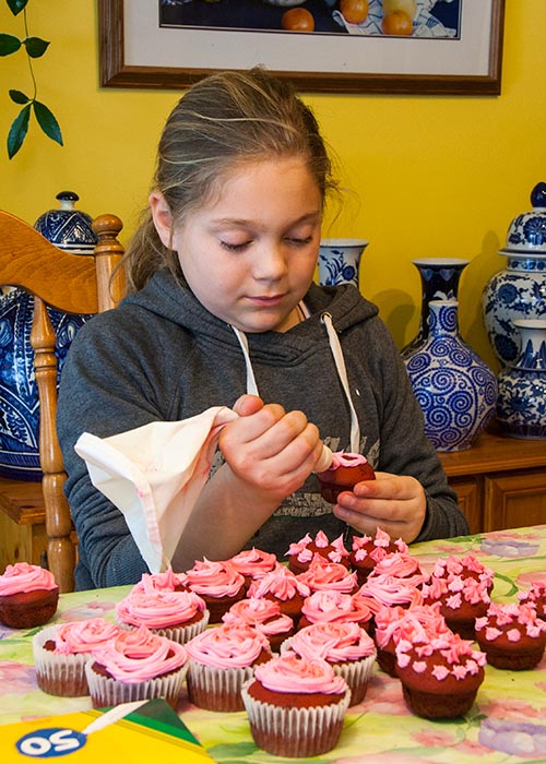Decorating Cupcakes for Valentine's Day