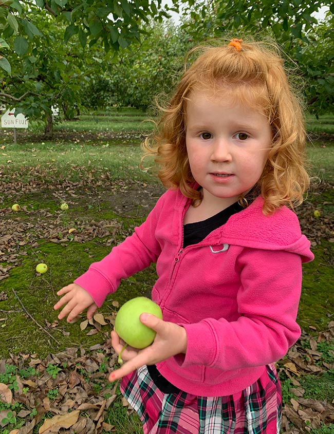 Emmie Picks another Apple