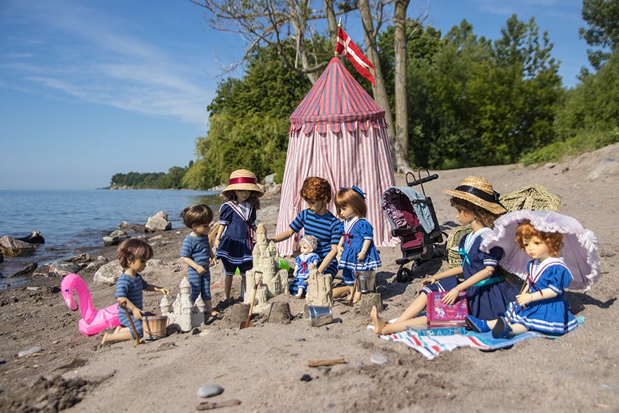 Building Sand Castles Together
